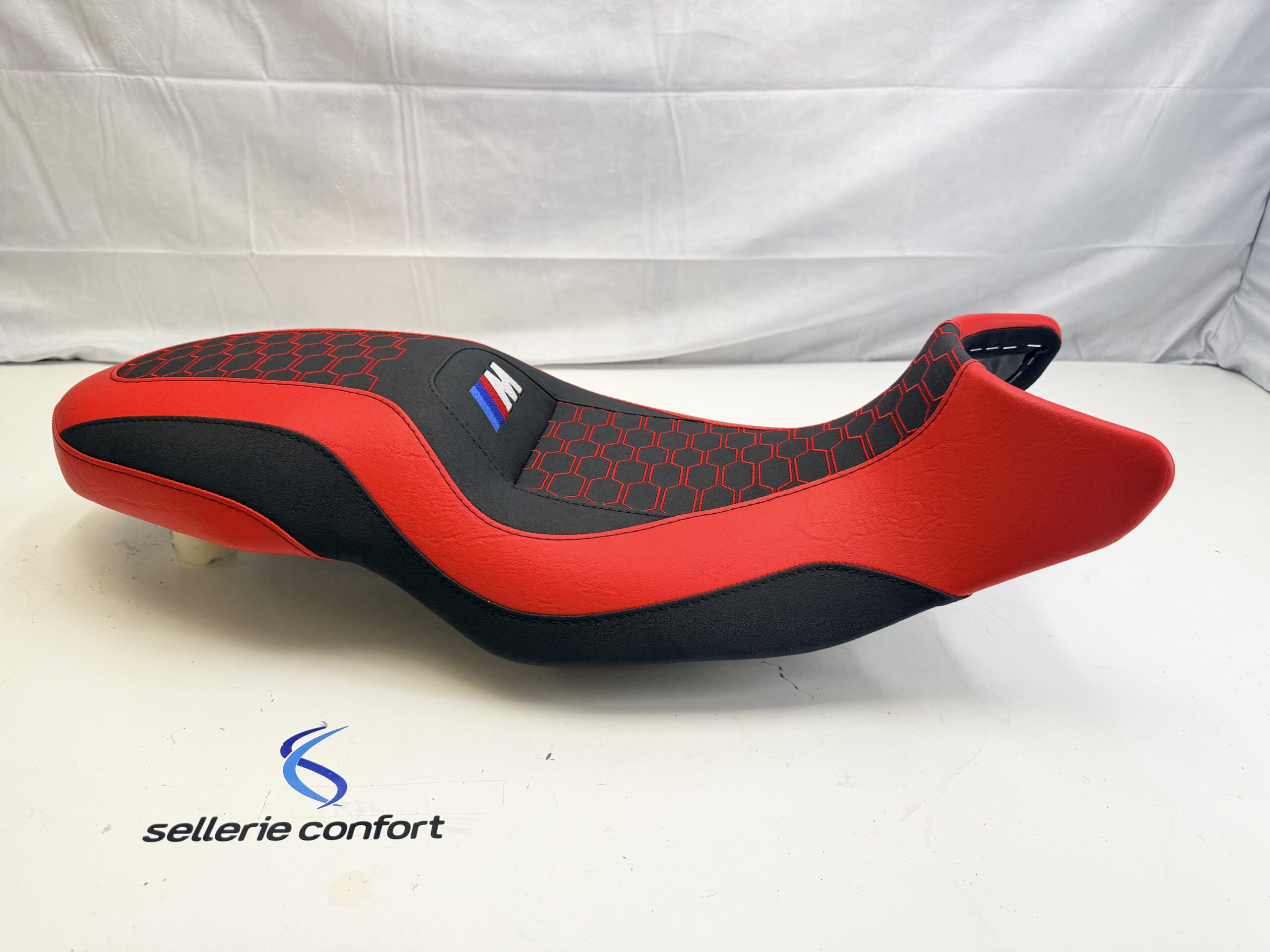Selle confort BMW F 900 XR ou R Nid d'abeille rabaissé -2 cm avec gel 2 places