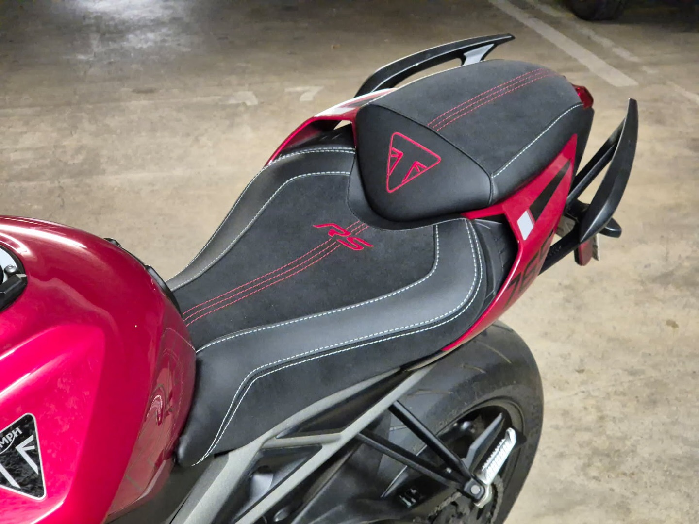 Housse de selle Triumph 765 Street Triple R/RS >2024 – Image 2