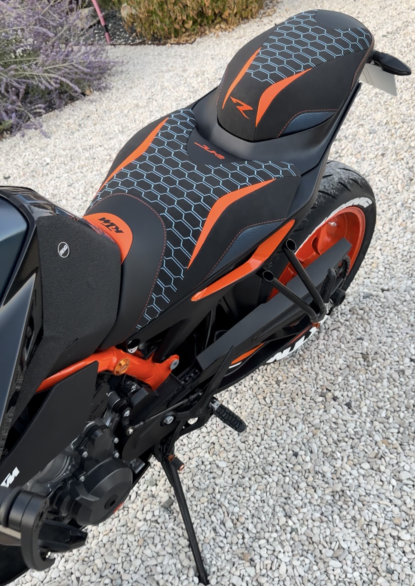 Selle confort moto KTM 790/890 Duke & Duke R nid d'abeilles