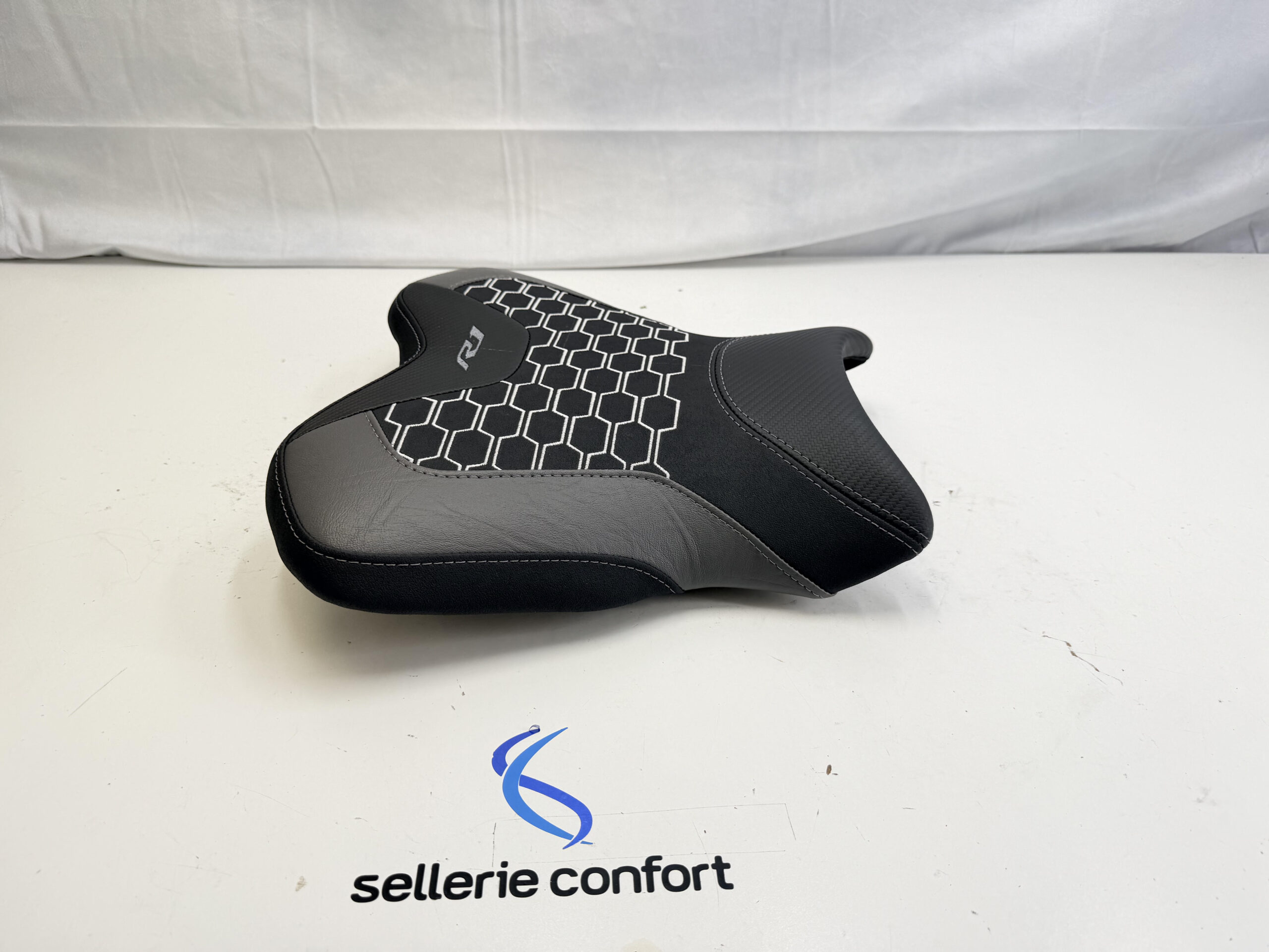 Selle confort YAMAHA R1/R1M-1 nid d'abeilles avant seul